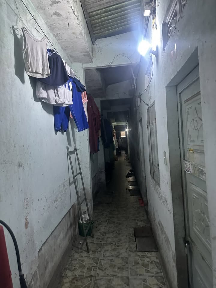 Nhà 2 tầng Lạc Long Quân 231m² giá 8.7 tỷ - Cơ hội đầu tư sinh lời hấp dẫn!