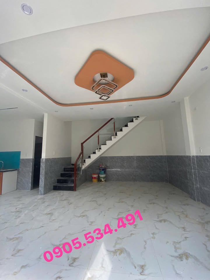 Nhà bán kiệt Hoàng Văn Thái 50m² giá 1.3 tỷ - Gần trường học và chợ!