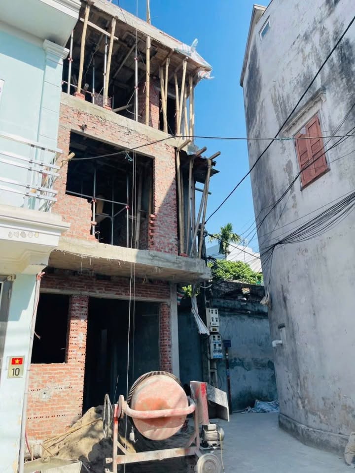 Nhà 3 tầng Phú Khánh Thái Bình 46m² giá 2 tỷ - Vị trí đắc địa, ô tô vào tận nơi!