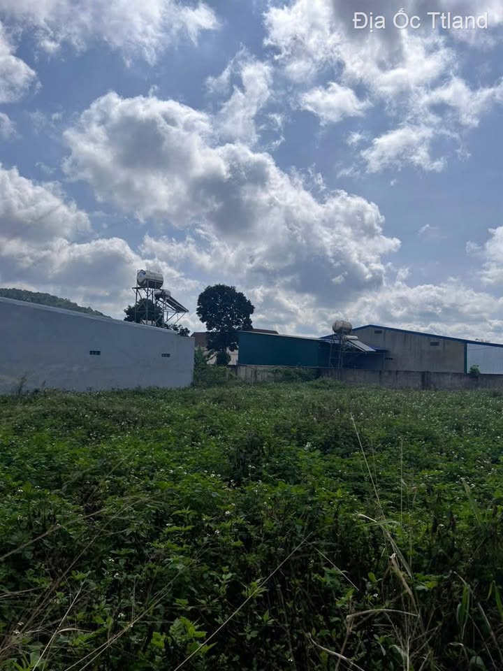 Lô đất 2 mặt tiền Đạ Ròn 672m² giá 2.6 tỷ - Cơ hội đầu tư tuyệt vời!