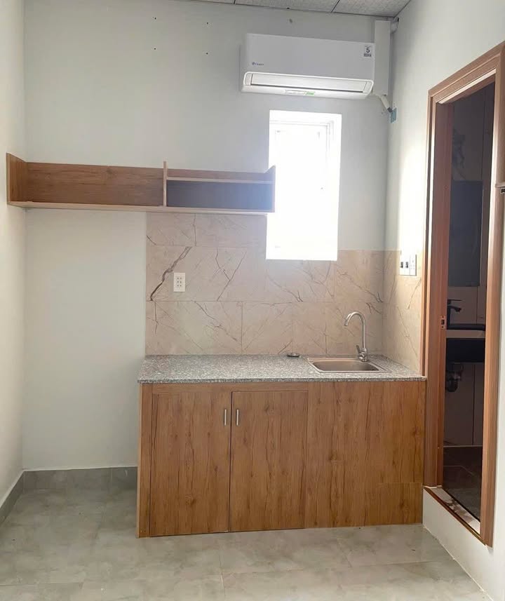 Phòng cho thuê ở Bùi Tấn Diên, Hòa Minh, 3.6 triệu - Full nội thất, ban công thoáng mát!