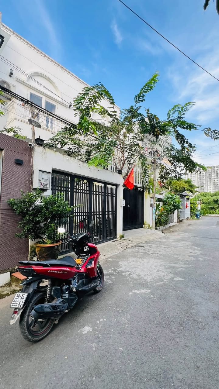 Nhà 2 tầng Gò Cát, Phú Hữu, Q9 giá 6.4 tỷ - Sổ hồng riêng, sang tên ngay!