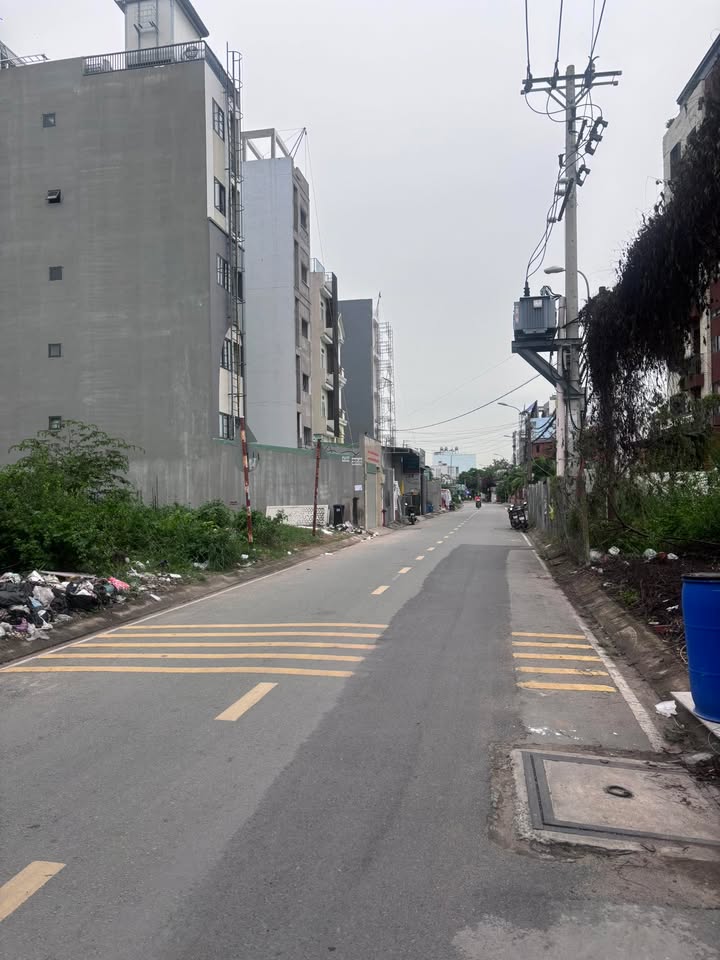 Đất mặt tiền đường Lò Lu 64m² tại Thủ Đức - Gần ĐH Tài Chính Marketing, giá chỉ 4.1 tỷ!