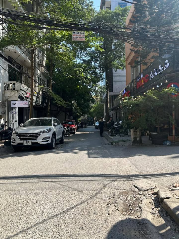 FrontHouse Thái Hà 40m² giá 30 tỷ - Mặt ngõ to như phố, kinh doanh sầm uất!