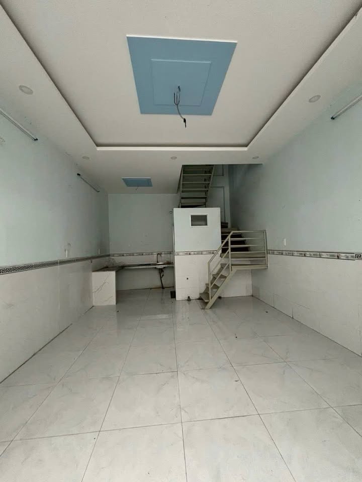 Nhà cho thuê 2PN tại Trung Chánh, Hóc Môn 28m² giá 3.5 triệu - Sẵn sàng vào ở!