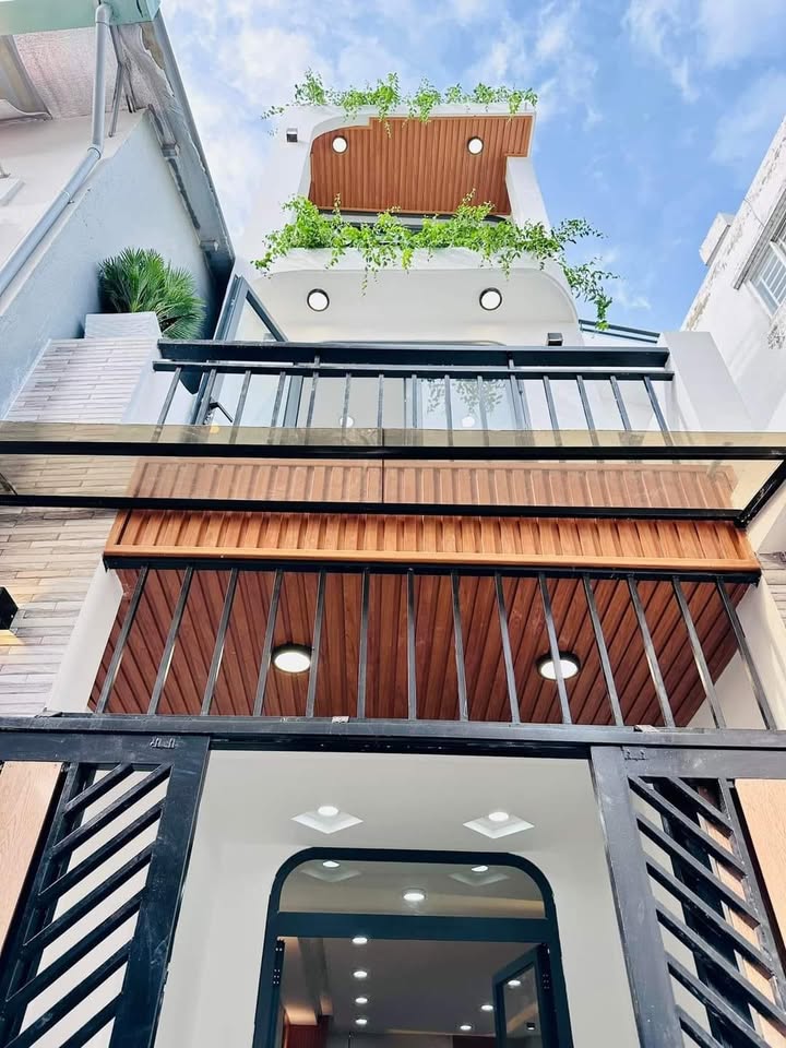 Nhà bán gấp đường Thành Thái, Quận 10 - 54m², giá chỉ 1.84 tỷ!