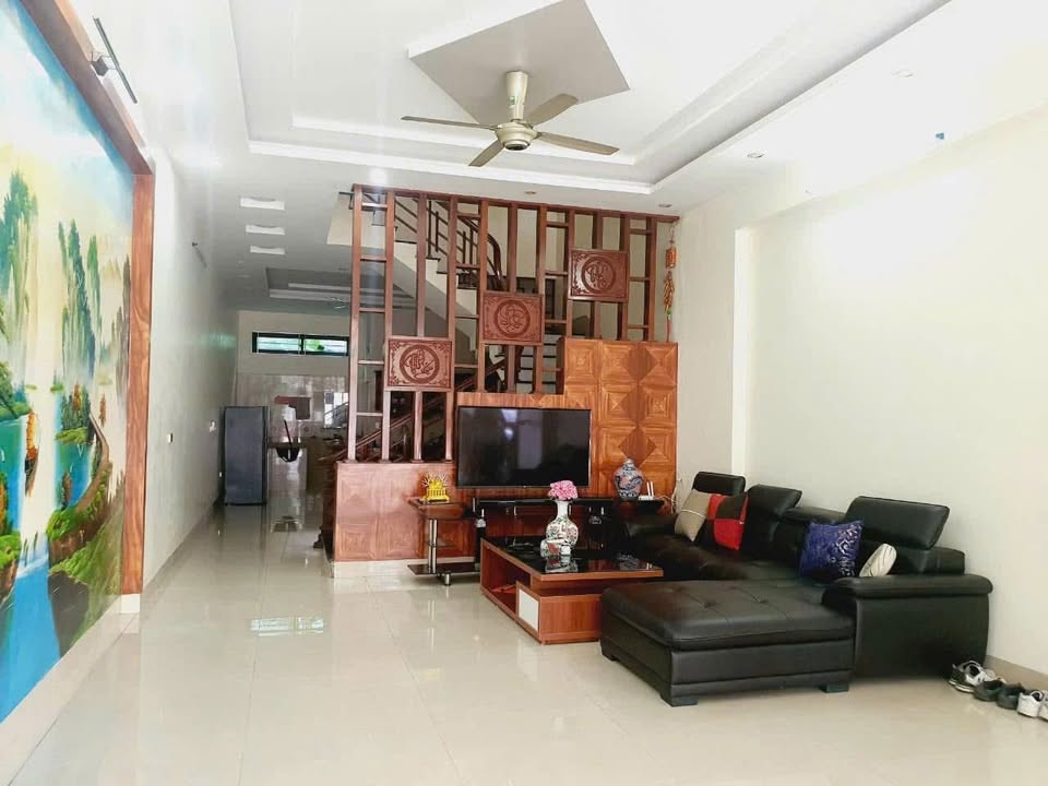 Nhà cho thuê 4 tầng mặt đường Lưu Túc, Vĩnh Yên 108m² - Full nội thất, sẵn sàng ở ngay!