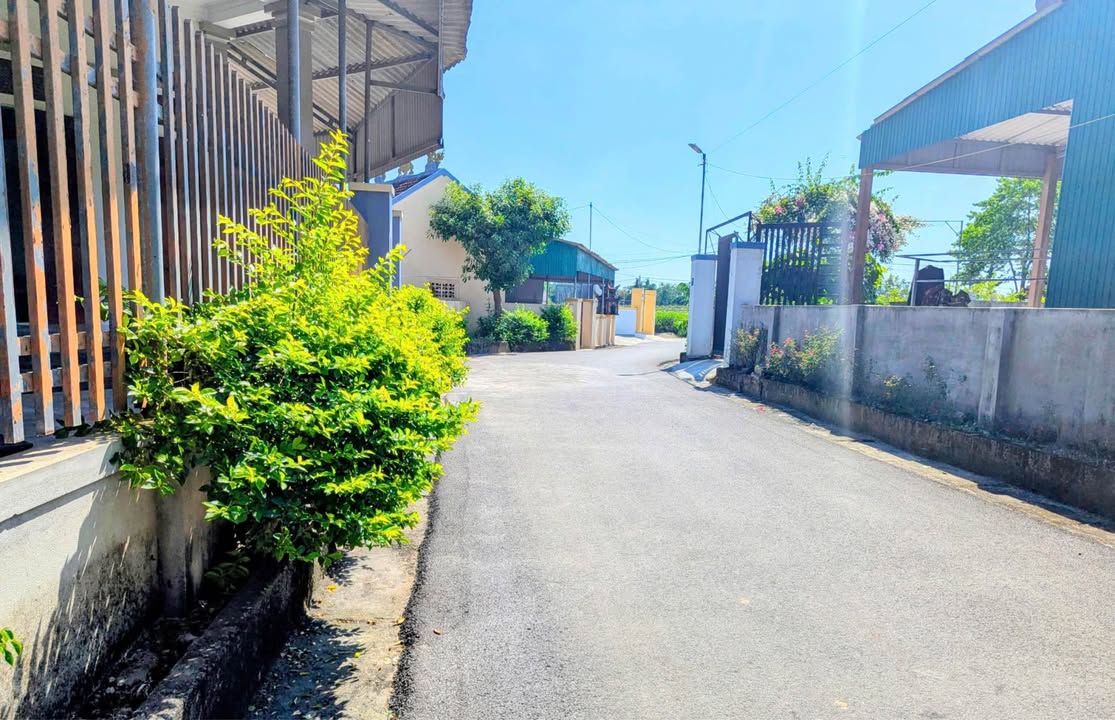 Lô đất đẹp Kinh Nam, Thạch Hưng 137.7m² giá 21xx - Sổ đỏ chính chủ, vị trí thuận lợi!