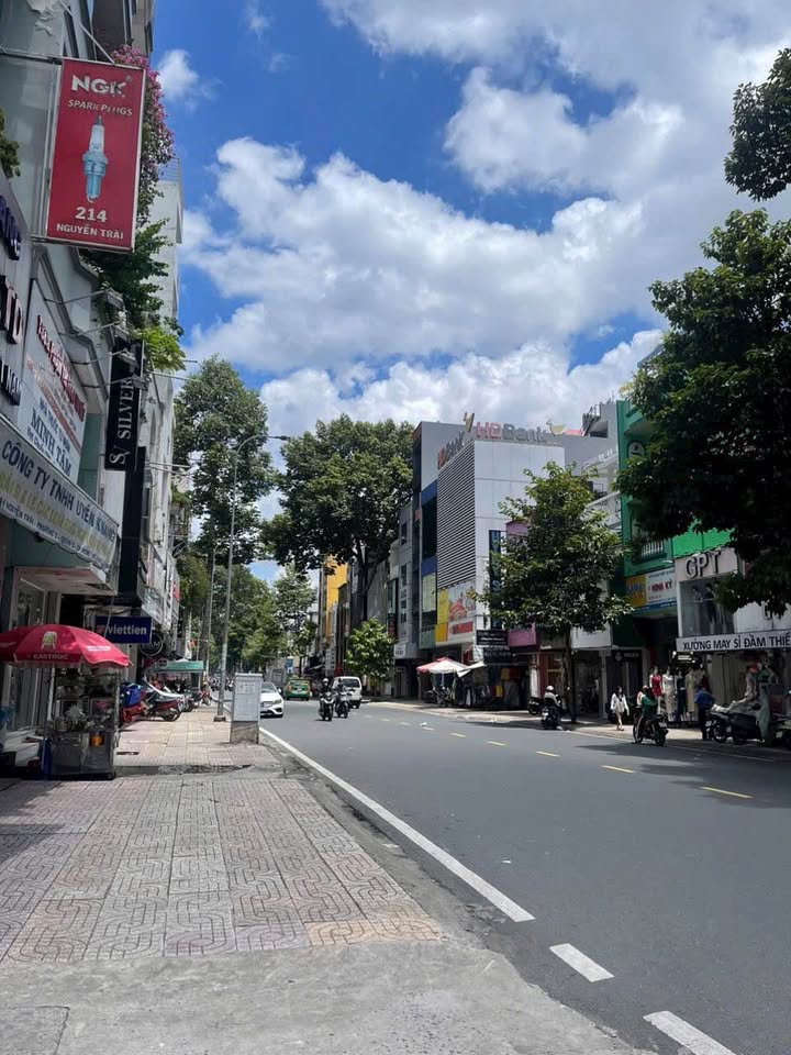 Nhà mặt tiền Nguyễn Trãi, Quận 5, 68m² giá 36 tỷ - Đầu tư sinh lời ngay!