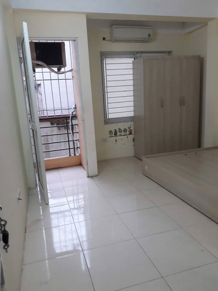 Phòng trọ cho thuê tại Cầu Giấy 18m² giá 3.5 triệu - Mặt tiền thoáng mát, tự do sinh hoạt!
