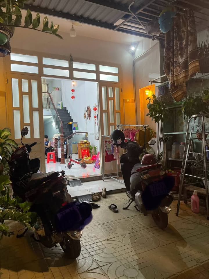 Nhà riêng đường Hai Bà Trưng Dĩ An 78m² giá 3.4 tỷ - Vị trí đẹp, tiện ích đầy đủ!