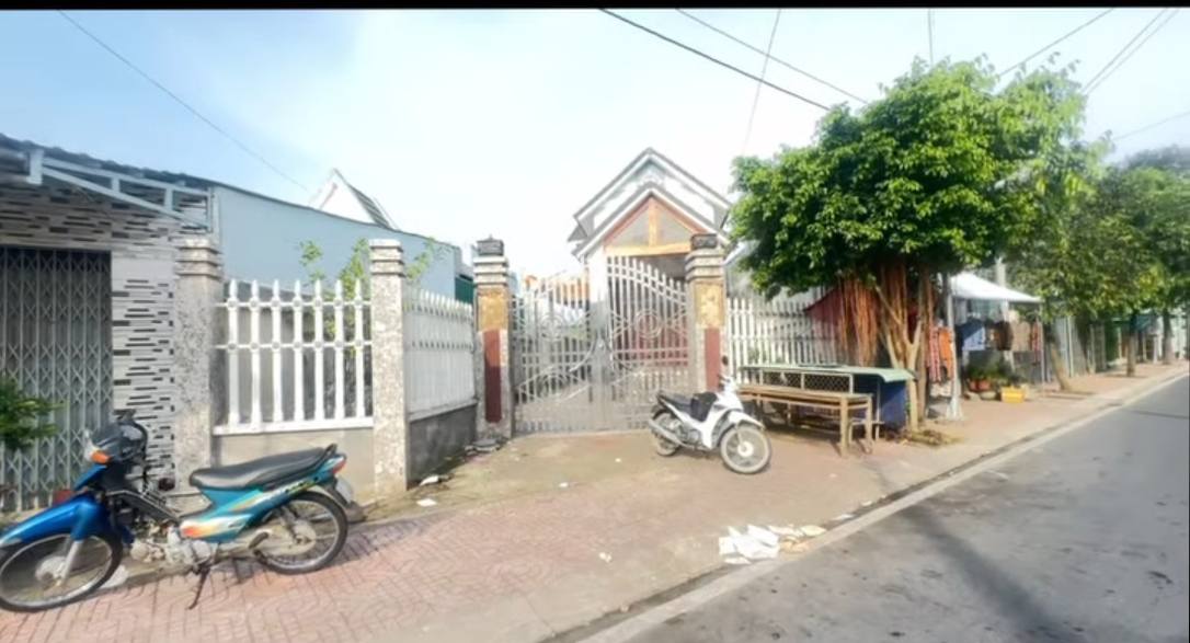 Bán nhà 1 trệt 1 lầu mặt tiền đường Nguyễn Thìn, 352m² giá 4.9 tỷ - Ngôi nhà hoàn hảo cho gia đình bạn!