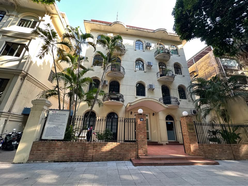 Cho thuê FrontHouse 700m² Hoàng Cầu Đống Đa - Giá 150 triệu/tháng, Phù hợp với nhiều mô hình kinh doanh!