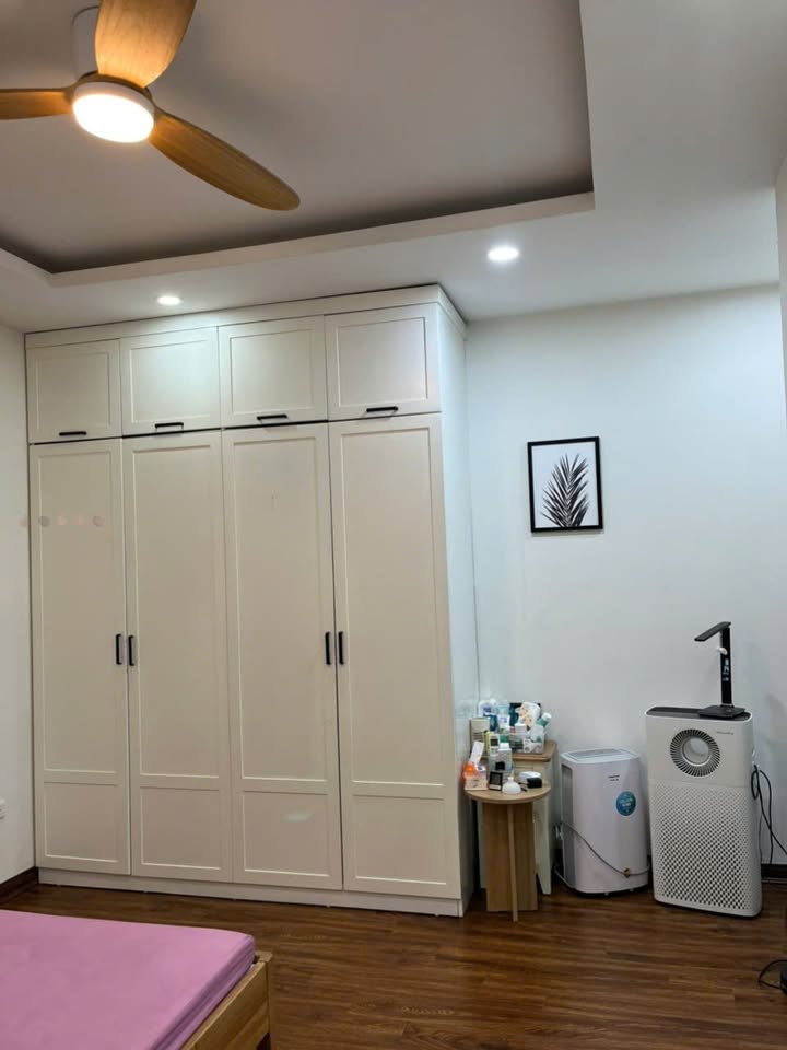 Căn hộ Thái Hà Phạm Văn Đồng 70m² giá 6.1 tỷ - Nội thất đầy đủ, view hồ thoáng đãng!