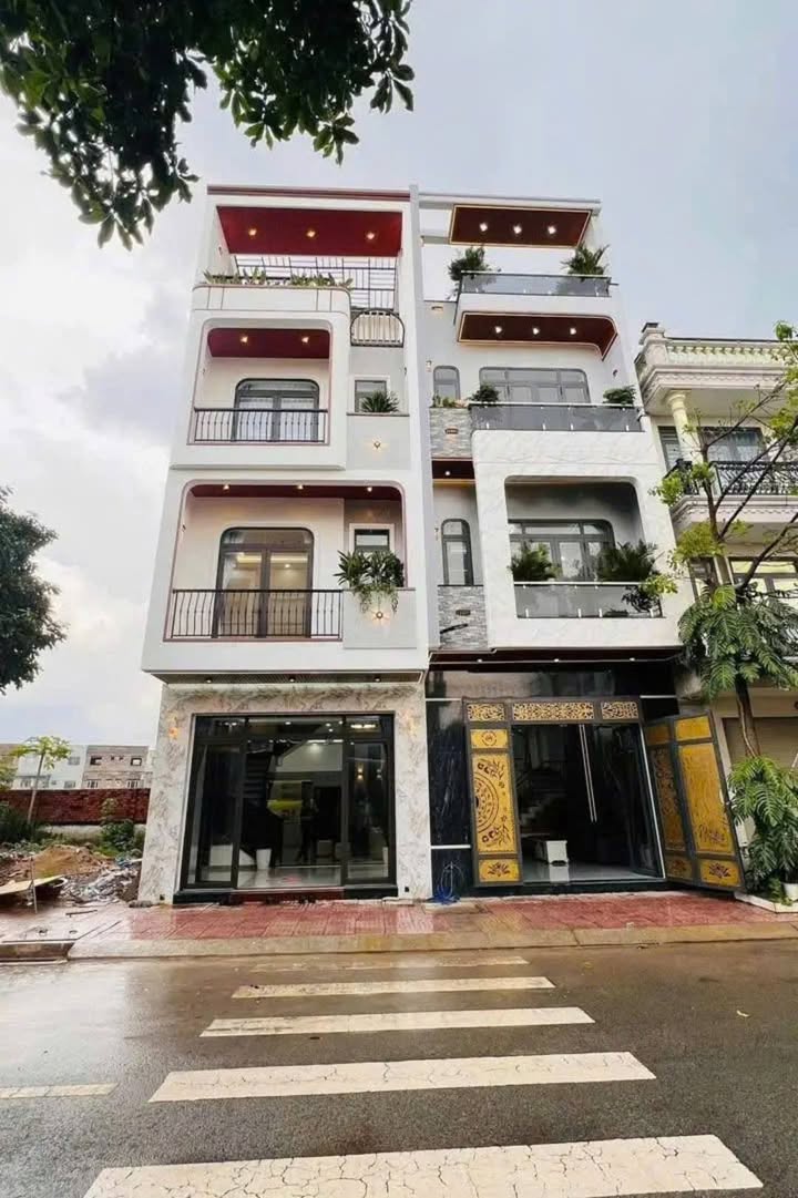 Nhà 3 lầu KDC Phúc Đạt Dĩ An 60m² giá 4.899 tỷ - Hướng Tây, sẵn sàng vào ở!