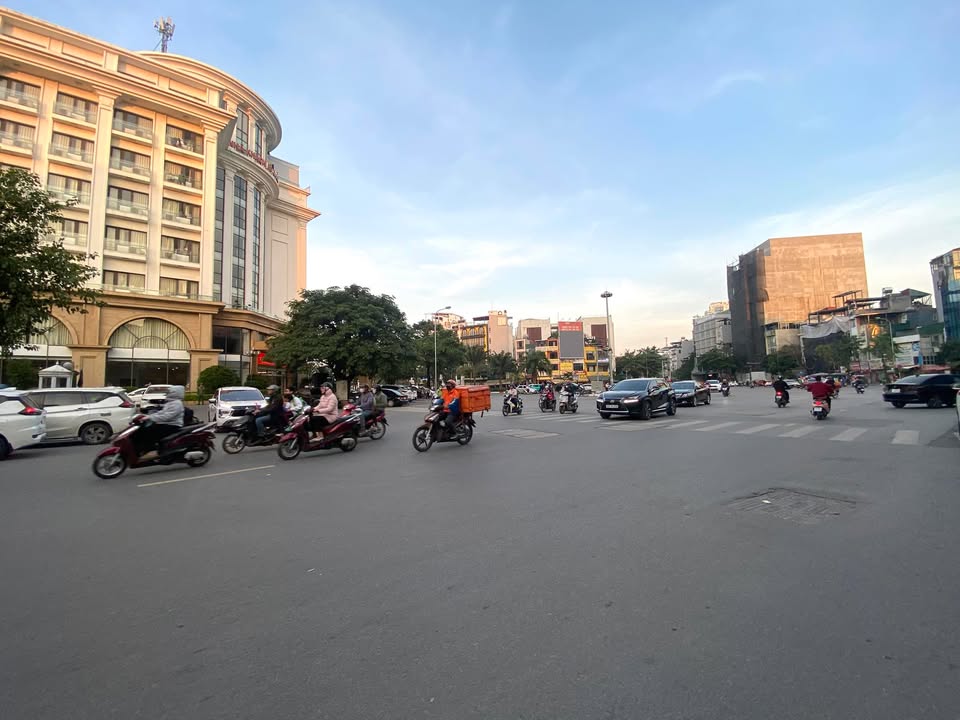 FrontHouse đường Thụy Khuê 85m² giá 70 tỷ - Lô góc view Hồ Tây tuyệt đẹp!