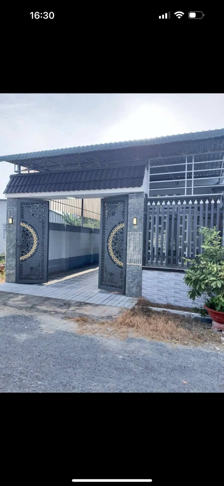 Nhà bán Bàu Năng, Ninh Thạnh, Tây Ninh 165m² giá 1.55 tỷ - Thiết kế hiện đại, sân đậu ô tô rộng