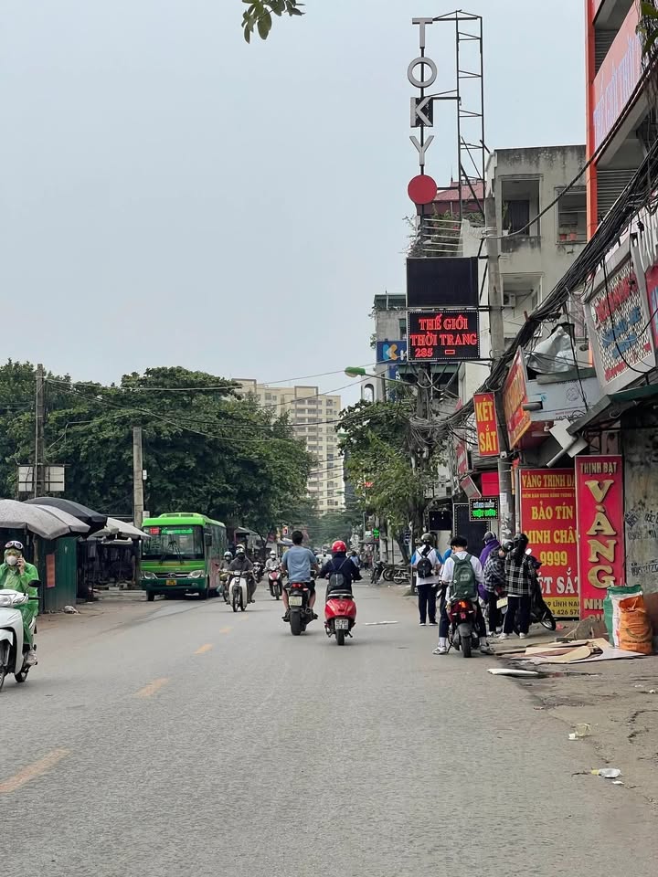 Nhà 5 tầng Lĩnh Nam 28m² giá 6 tỷ - Vị trí mặt ngõ thông, tiện ích đầy đủ!