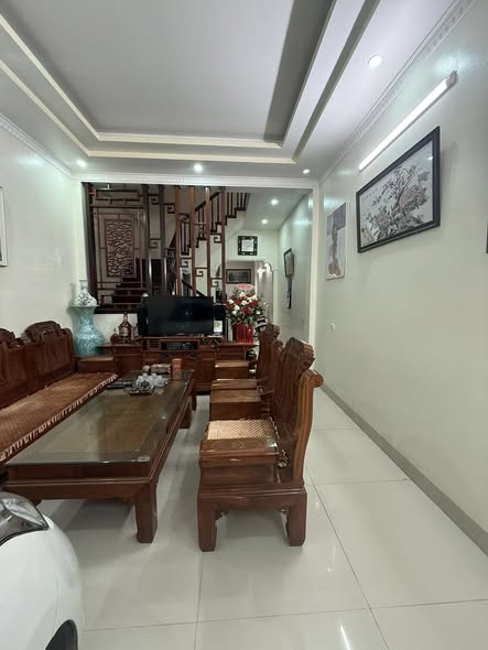 Nhà phố 3 tầng mặt đường Nguyễn Văn Cừ, 74m² giá 6.8 tỷ - Nhà đẹp như mới!