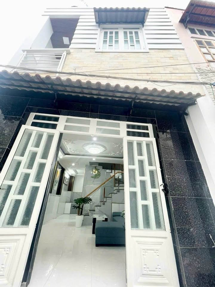 Nhà phố Nhà Bè 42m² giá 2.07 tỷ - Thiết kế hiện đại, vị trí thuận lợi!