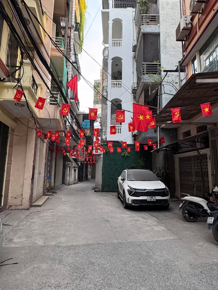 Nhà phố Hạ Đình 35m² giá 7.9 tỷ - Ô tô tránh, thang máy hiện đại