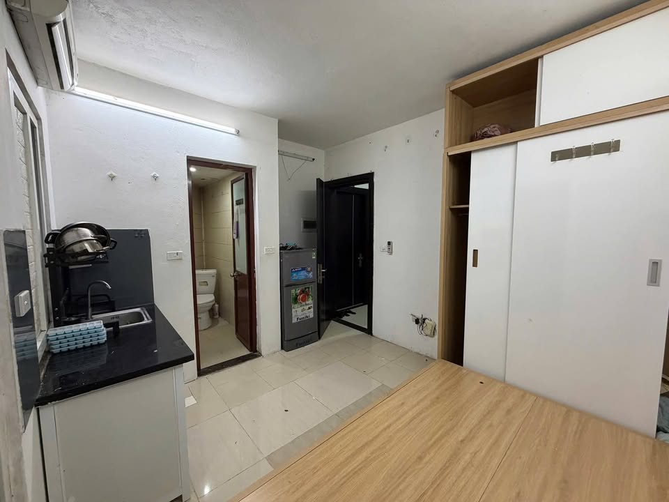 Căn hộ cho thuê 7A1 ngõ 141 Thịnh Quang, Đống Đa giá 4 triệu - Full đồ, ban công thoáng