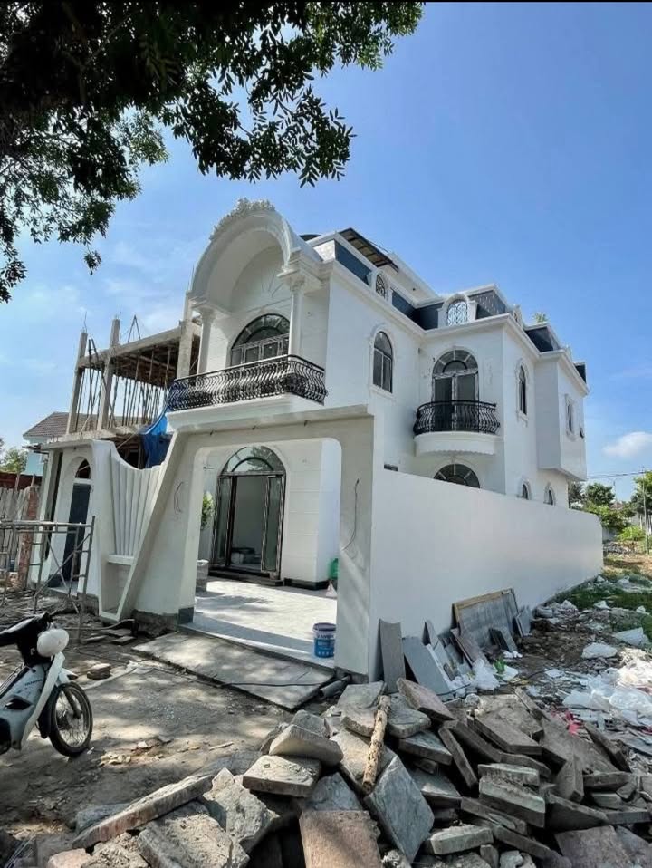 Biệt thự 1 trệt 1 lầu tại Đường Số 12, Sóc Trăng - Giá 6.15 tỷ, full nội thất!