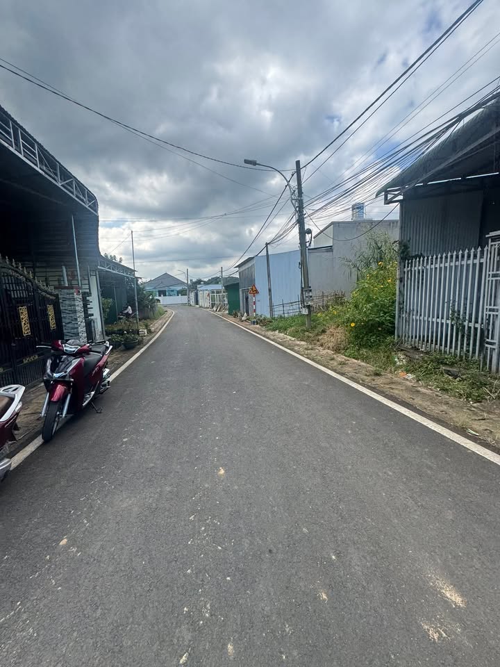 Bán nhà mặt tiền đường nhựa Phường 3, Bảo Lộc, 240m² - Giá tốt chỉ 2 tỷ!