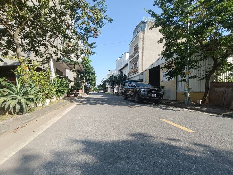 Đất KDT Tùng Bách Phương Liễu 104m² giá 5 tỷ - Lô đất đẹp, vị trí thuận lợi!