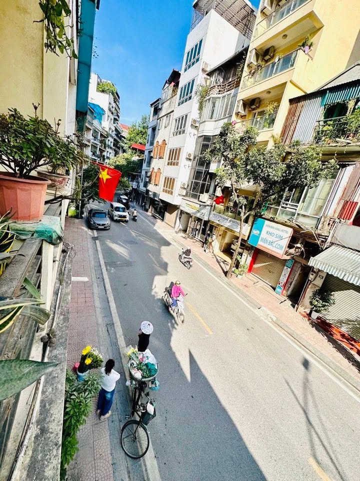 Nhà mặt phố Phó Đức Chính - Ba Đình 70m² giá thỏa thuận - Kinh doanh sầm uất!