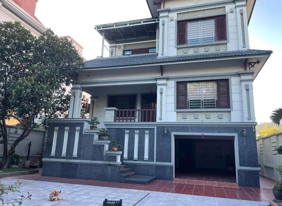 Nhà phố Bãi Cháy 538m² giá 31 tỷ - Sẵn sàng vào ở ngay!