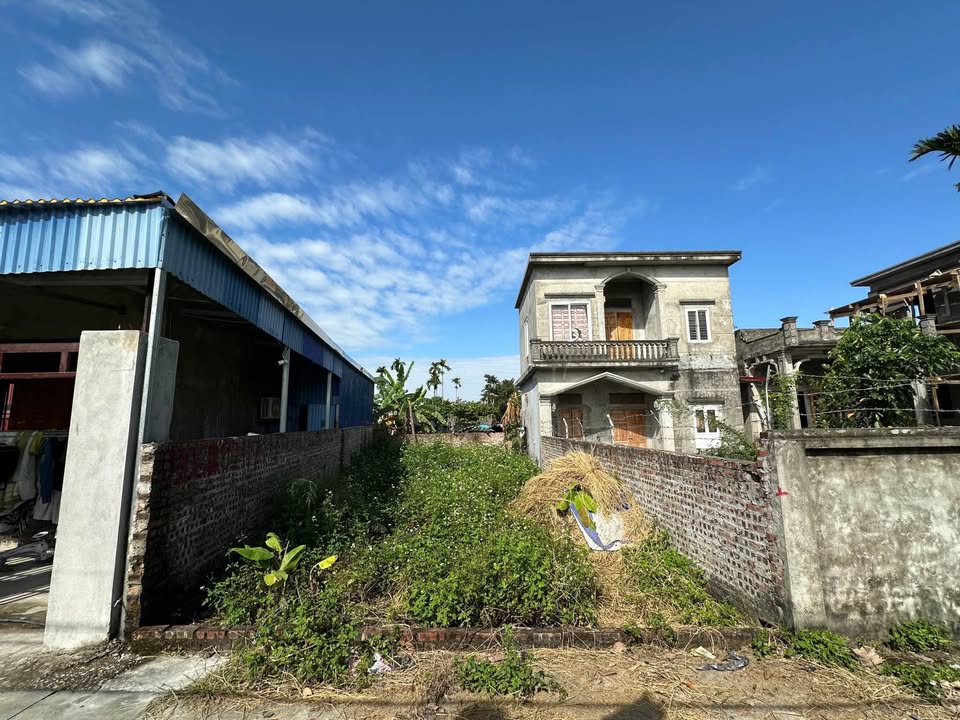 Đất nền Quốc Tuấn 66m² giá 820 triệu - Đường thông ô tô, hướng Đông Nam!