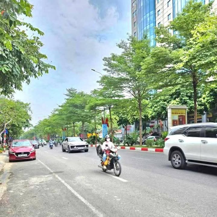 Bán nhà mặt phố Nguyễn Khánh Toàn, Cầu Giấy 95m² - Kinh doanh sầm uất, giá thỏa thuận!