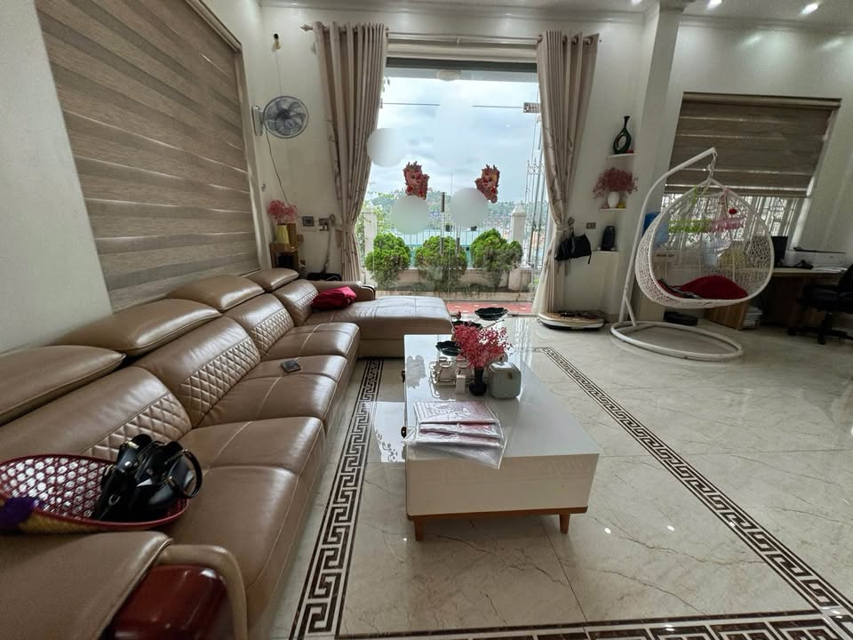 Nhà 2 Tầng Đường 2, Phường Hồng Gai, Hạ Long 114m² giá 5.8 tỷ - Gần trung tâm tiện ích!