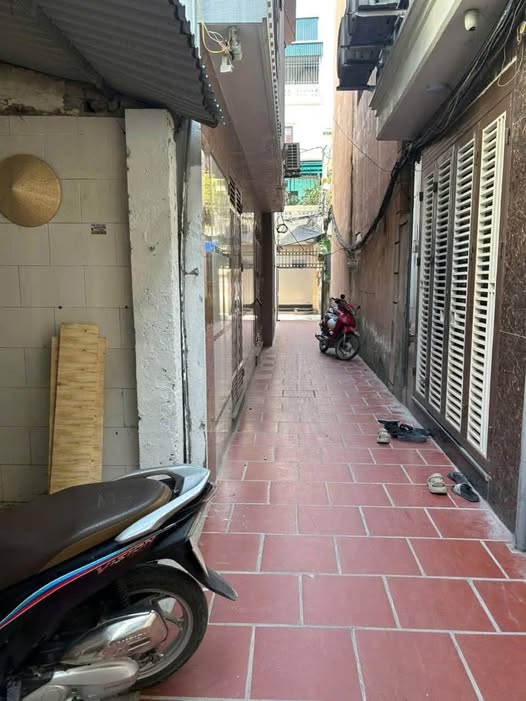 Bán đất kèm nhà một tầng Định Công Thượng 31m² giá 3.1 tỷ - Ô tô đỗ cửa thuận tiện!