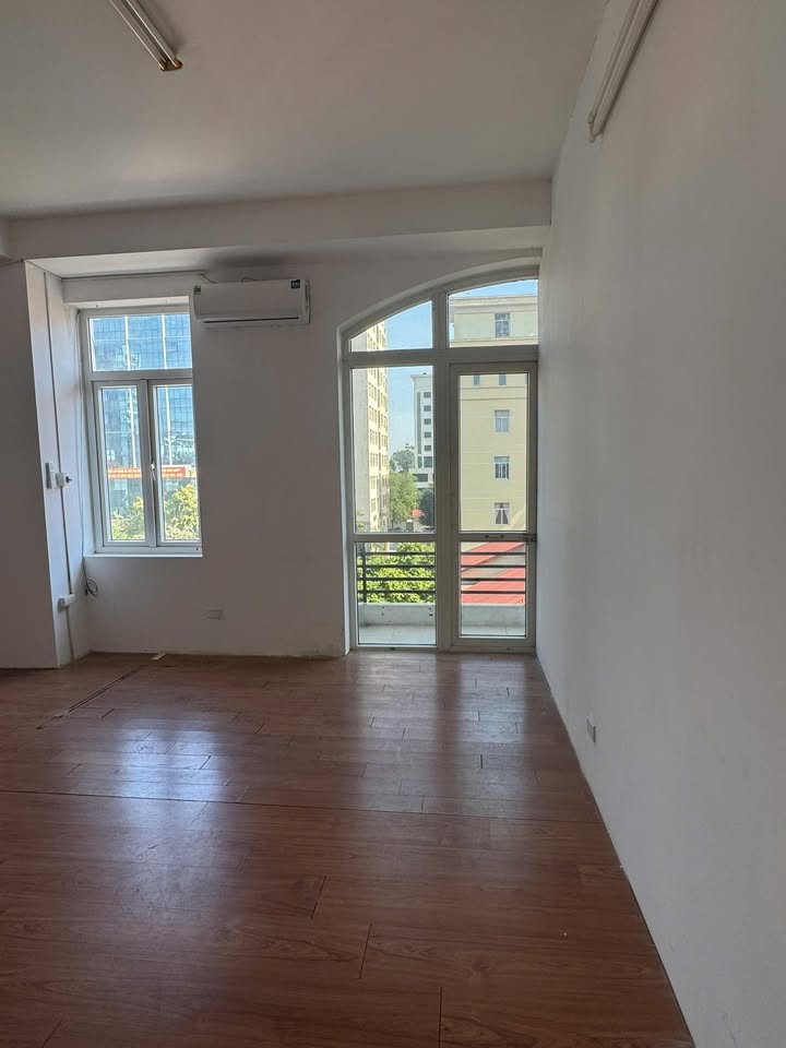 Văn phòng cho thuê tại Cầu Giấy 50m² giá 9.5 triệu - Gần trung tâm Hà Nội!