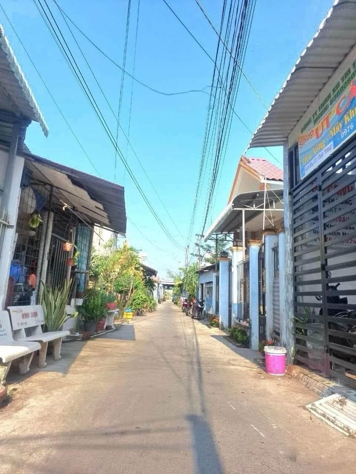 Nhà phố Long Hòa, Bình Thủy 84m² chỉ 970 triệu - Sân đậu xe rộng rãi!