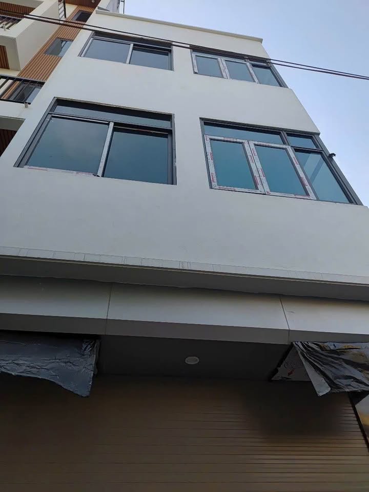 Nhà phố Ngọc Thụy, Long Biên 64m² giá 14 tỷ - Lô góc ô tô đỗ cửa!