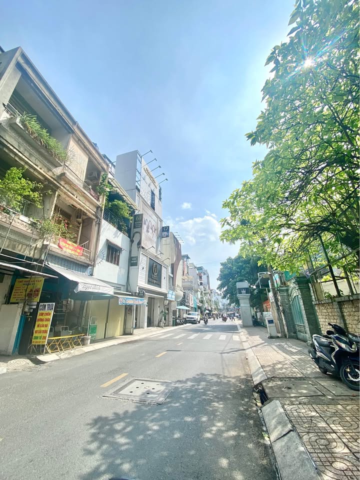 Mặt tiền kinh doanh đường Trần Quang Diệu quận 3 28m² giá 9.5 tỷ - Cơ hội đầu tư hấp dẫn!