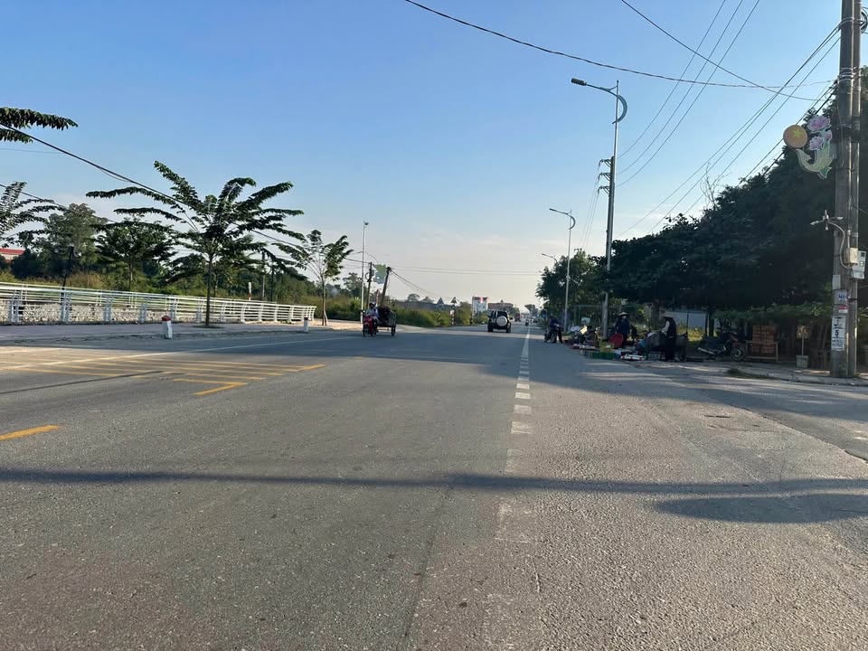 Đất kinh doanh mặt tiền Tỉnh Lộ 305, Văn Quán, 100m² - Giá tốt, sổ hồng sẵn!