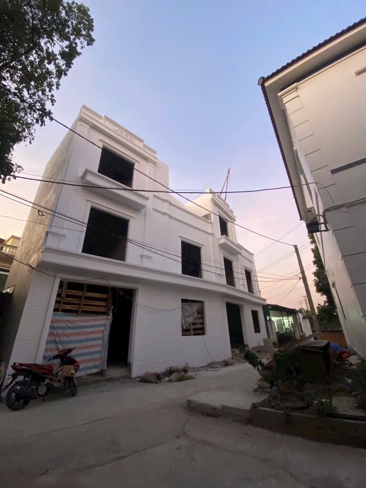 Nhà đẹp 3 tầng Trưng Trắc, Văn Lâm, Hưng Yên 42m² giá 2 tỷ - Sẵn sàng vào ở!