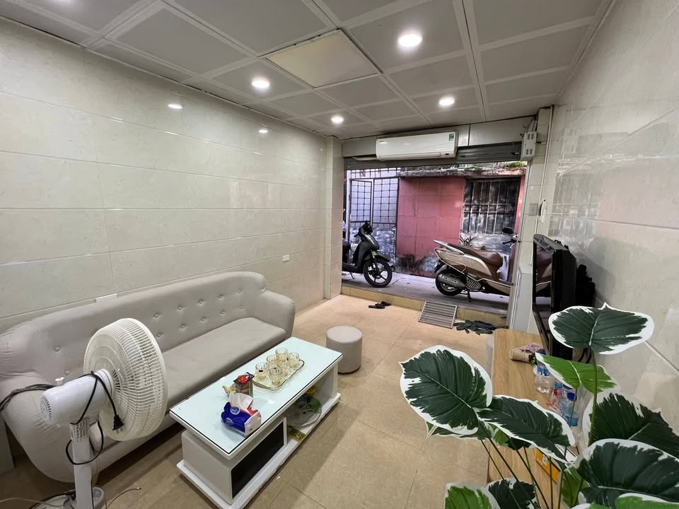 Căn hộ Tập thể Bùi Ngọc Dương 50m² giá 3.05 tỷ - Nhà mới đẹp ở ngay!