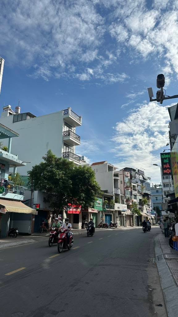 Nhà mặt tiền Huỳnh Văn Bánh, Tân Bình 60m² giá 10.2 tỷ - Đầu tư sinh lợi ngay!