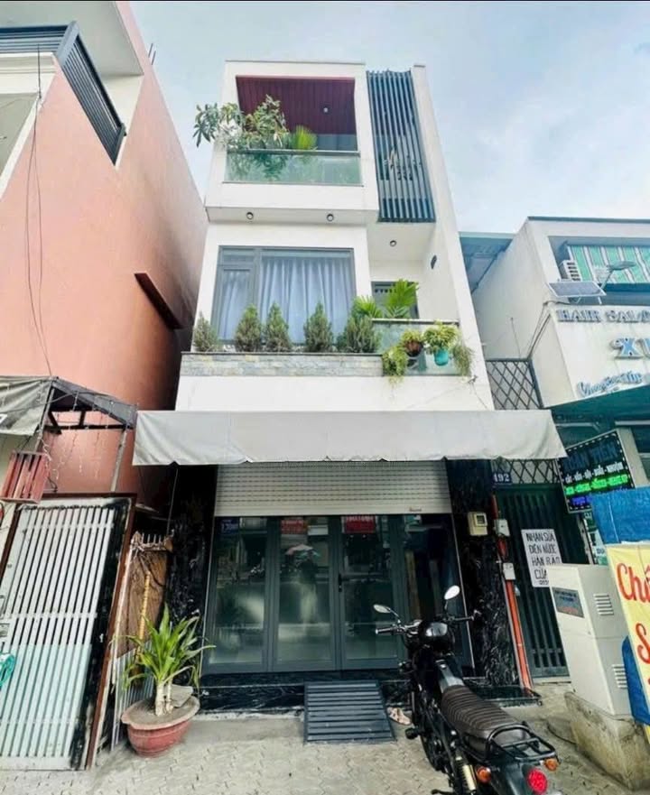 Nhà mặt tiền 494 Dương Quảng Hàm, Gò Vấp 52m² giá 15.8 tỷ - Full nội thất sang trọng!