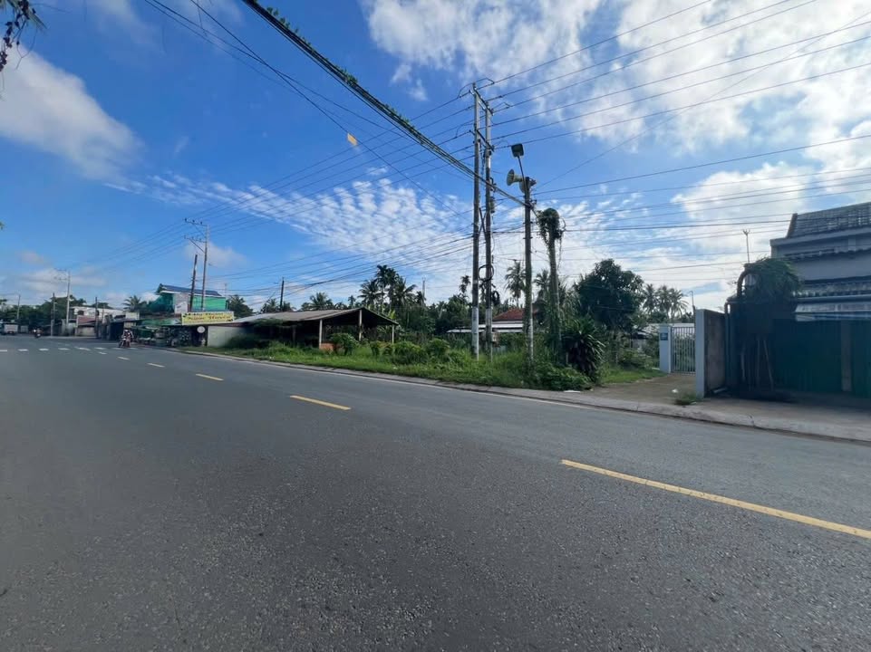 Đất mặt tiền tỉnh lộ 885, Bình Hòa, Giồng Trôm, 3500m² giá 10.5 tỷ - Đầu tư sinh lời!