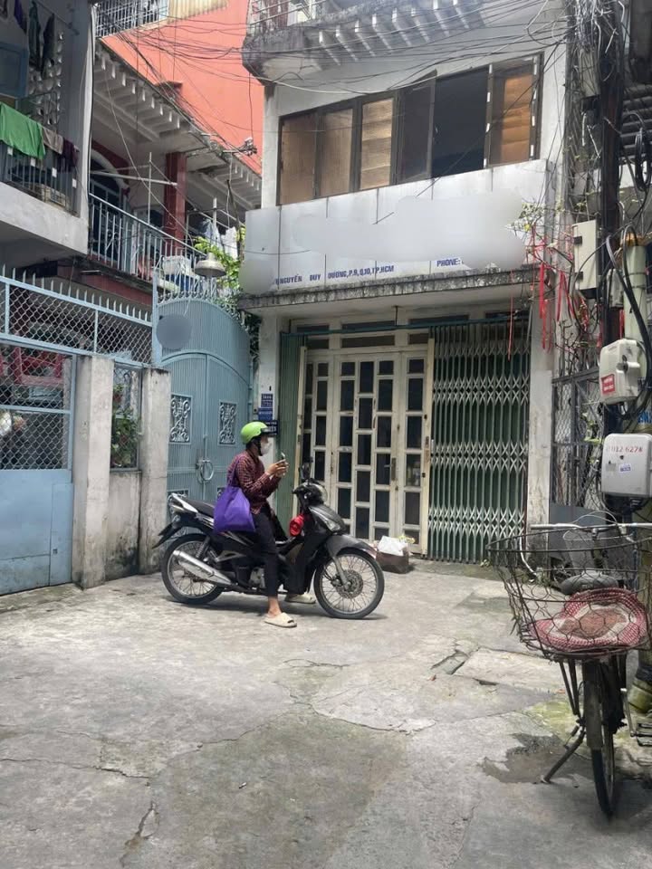 Nhà nhỏ xinh đường Nguyễn Duy Dương, quận 10, 35m² giá 4.9 tỷ - Tiện ích đầy đủ, giao thông thuận lợi!