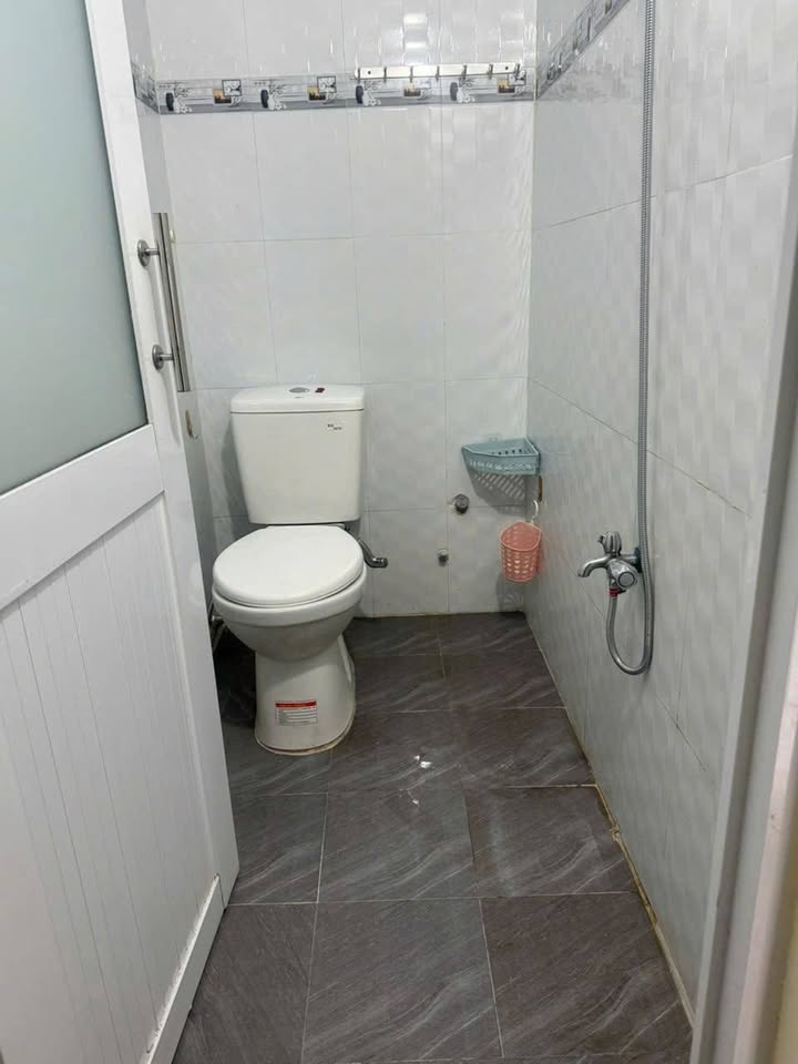 Nhà cho thuê Tôn Đức Thắng, Phan Thiết 80m² giá 3 triệu - Nhà mới sơn sửa sạch sẽ!