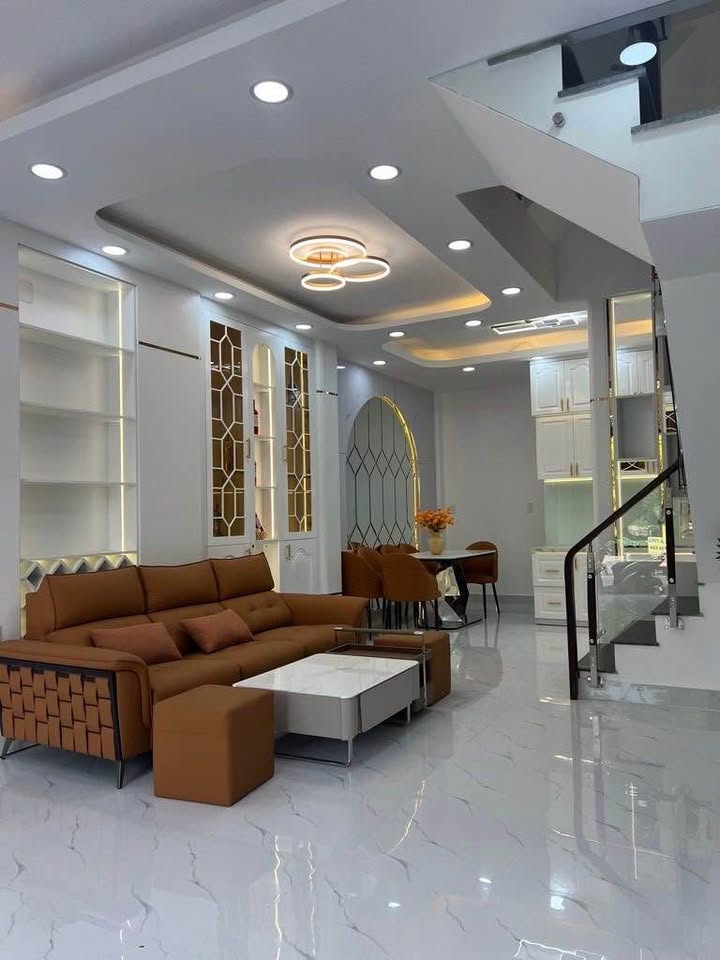 Nhà Huỳnh Thị Đồng, Nhà Bè 59.8m² giá 7.95 tỷ - Sổ hồng chính chủ, nội thất cao cấp!