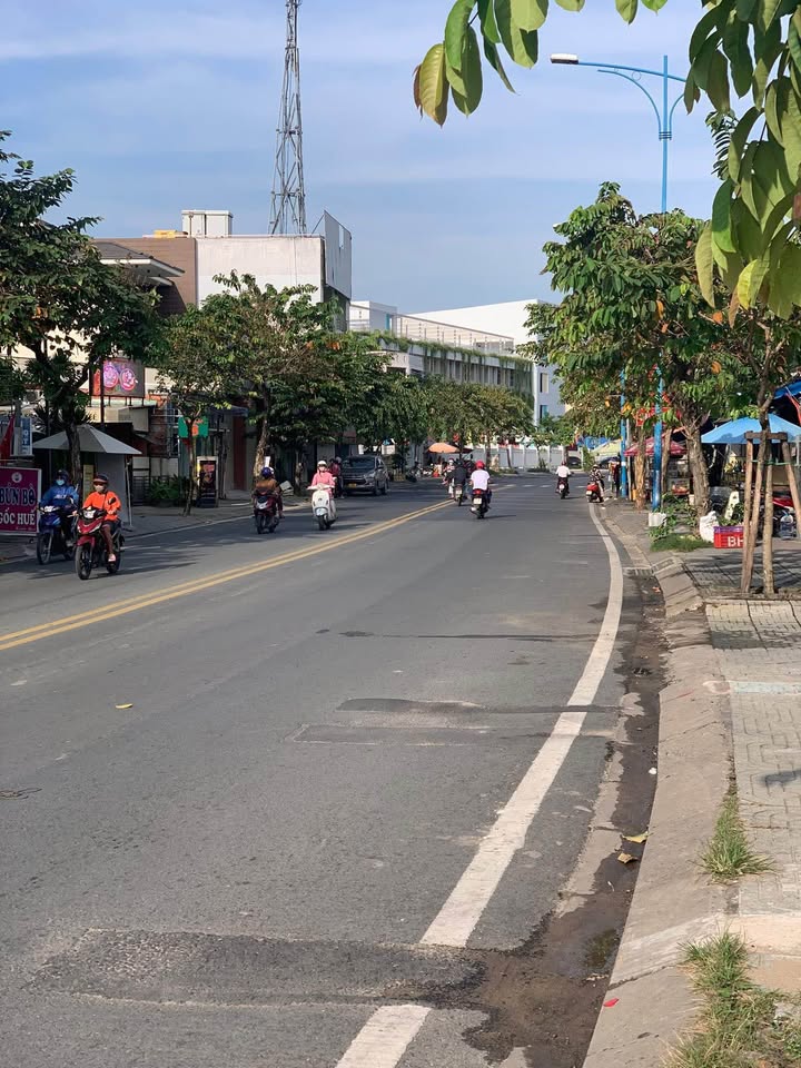 Nhà mặt tiền Lê Lợi Hóc Môn 98.4m² giá 8.5 tỷ - Cơ hội đầu tư tuyệt vời!