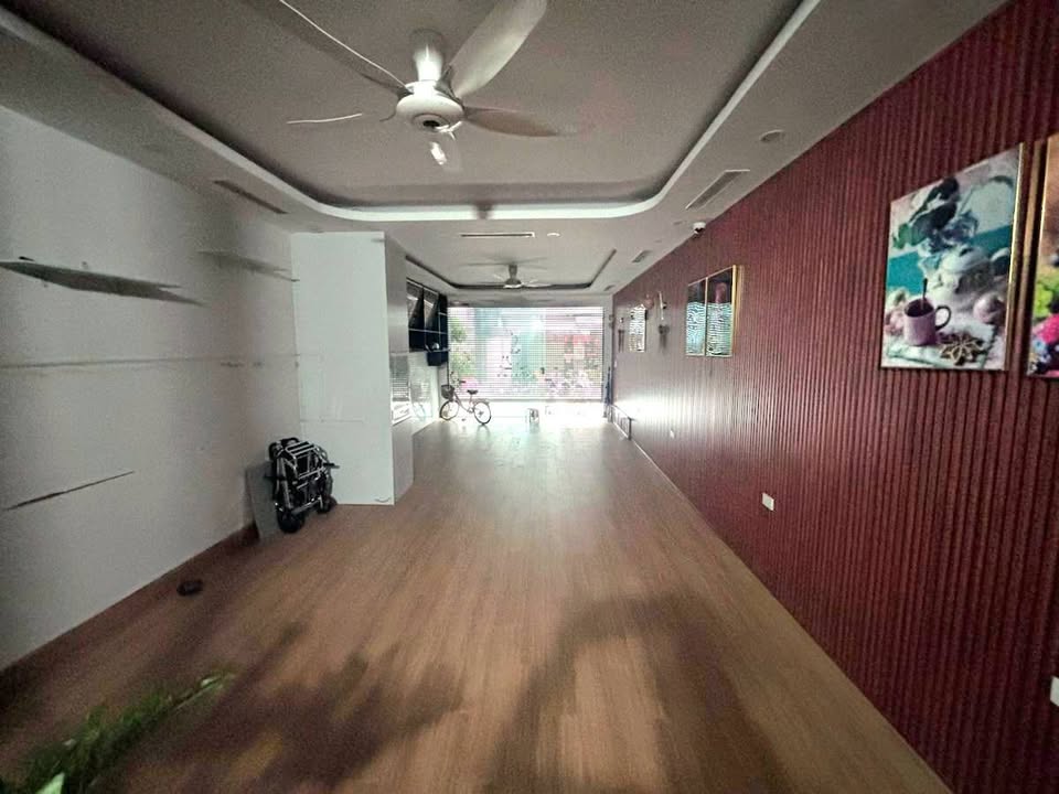 FrontHouse Cầu Giấy 60m² giá 40 tỷ - Kinh doanh sầm uất, ô tô tránh!